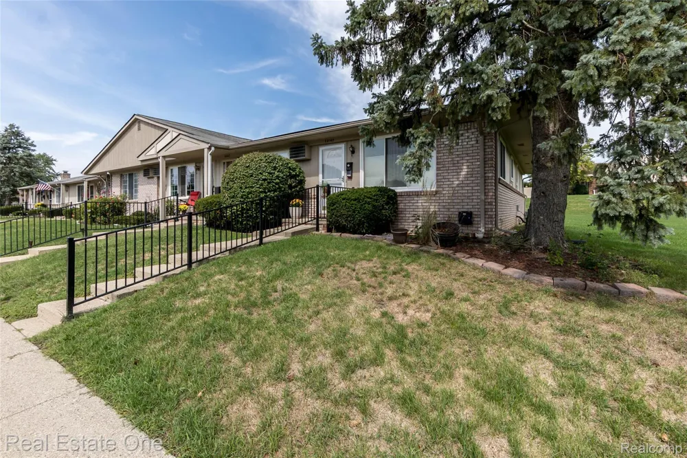 25142 Franklin Terrace #8 South Lyon City, MI 48178
