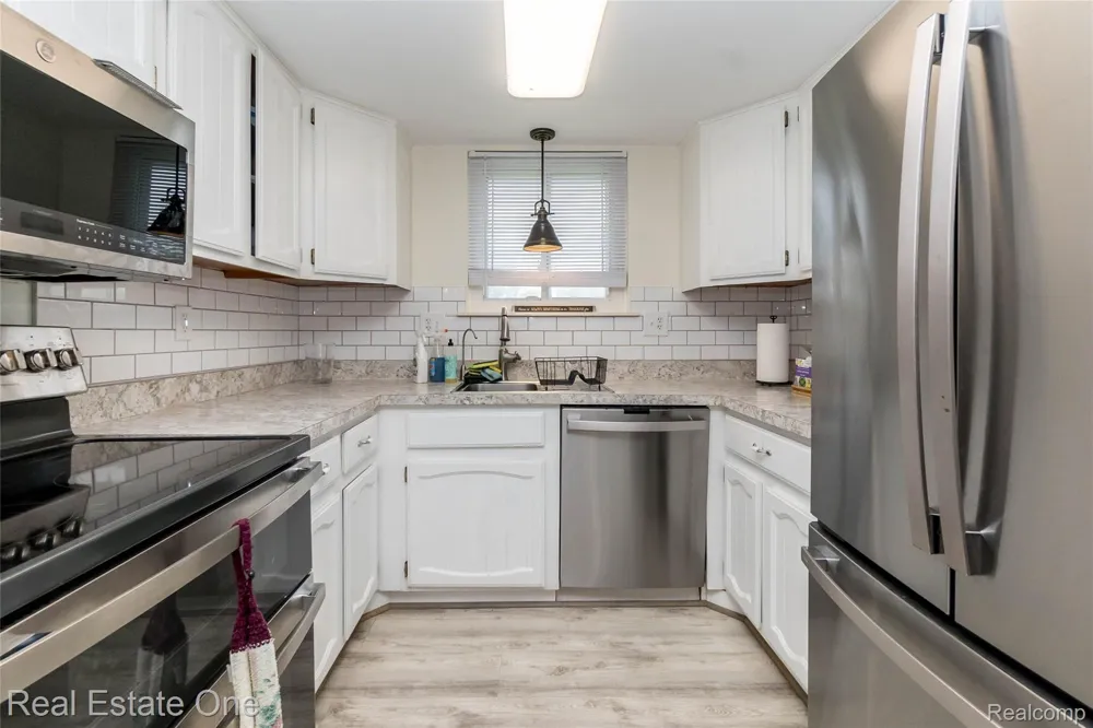 25142 Franklin Terrace #8 South Lyon City, MI 48178