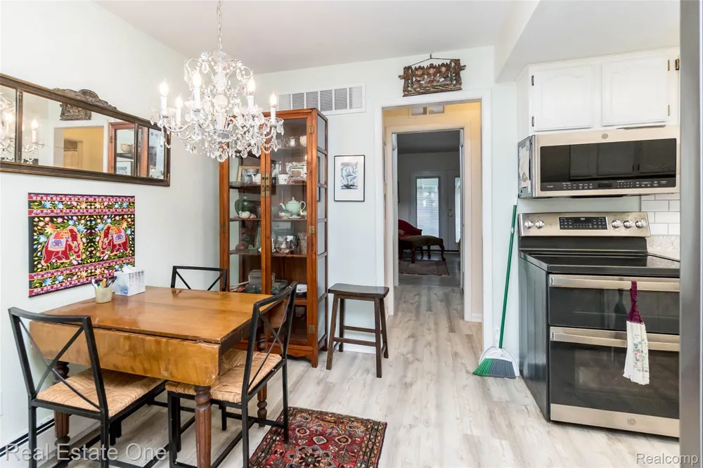 25142 Franklin Terrace #8 South Lyon City, MI 48178
