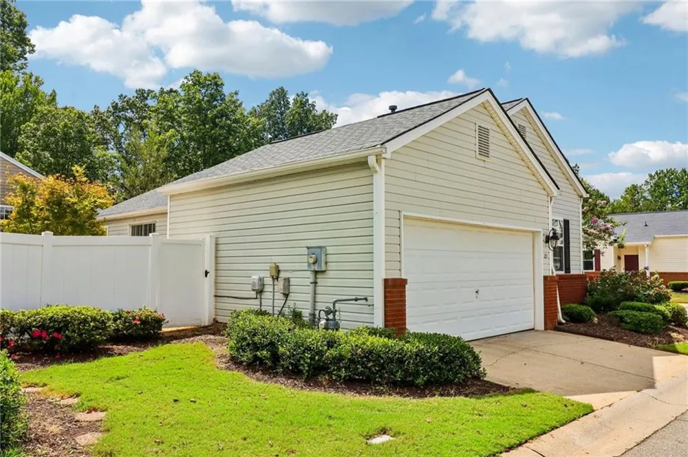 213 W Oaks Place Woodstock, GA 30188