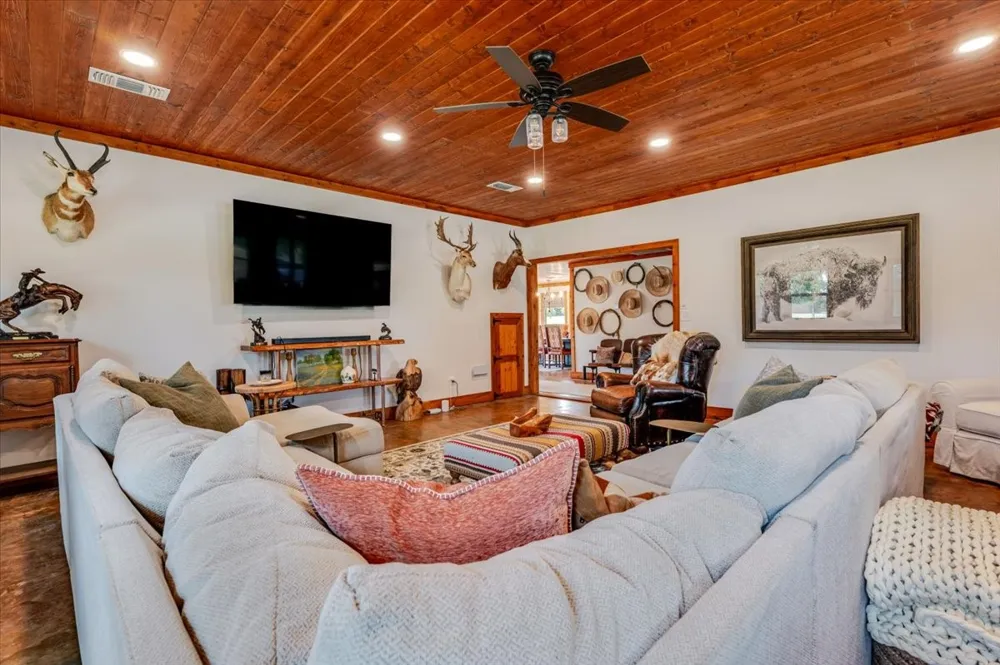 2550 County Road 123 Comanche, TX 76442