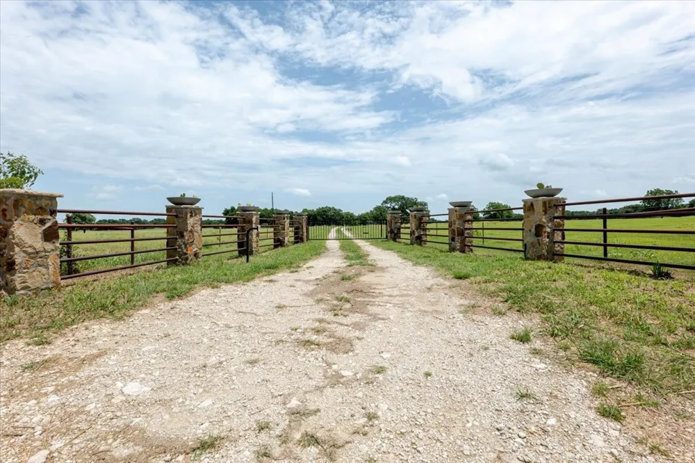 2550 County Road 123 Comanche, TX 76442