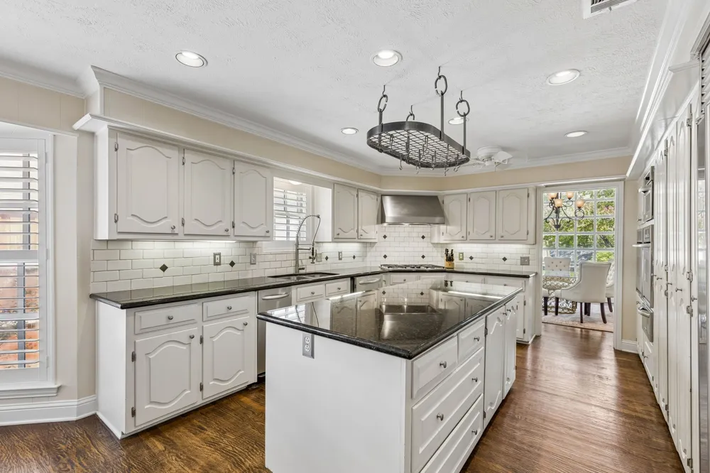 9639 Vista Oaks Drive Dallas, TX 75243