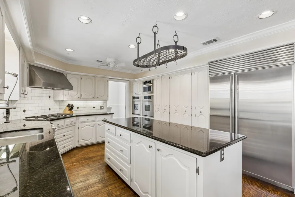 9639 Vista Oaks Drive Dallas, TX 75243