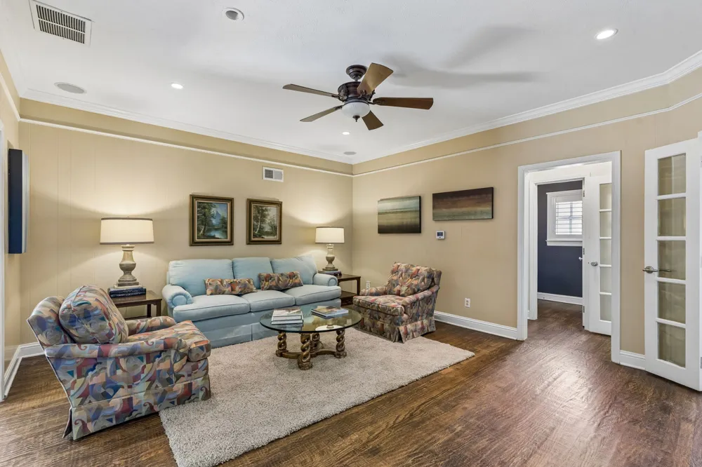 9639 Vista Oaks Drive Dallas, TX 75243