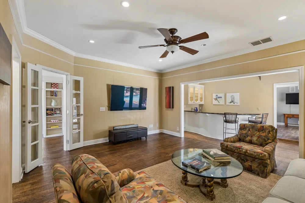 9639 Vista Oaks Drive Dallas, TX 75243