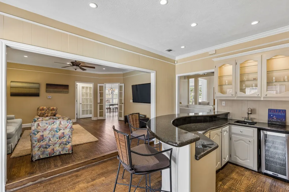 9639 Vista Oaks Drive Dallas, TX 75243