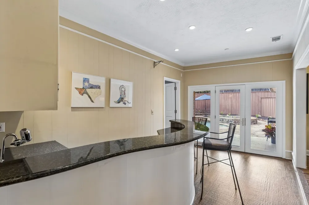 9639 Vista Oaks Drive Dallas, TX 75243