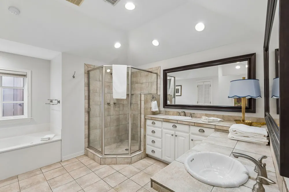 9639 Vista Oaks Drive Dallas, TX 75243