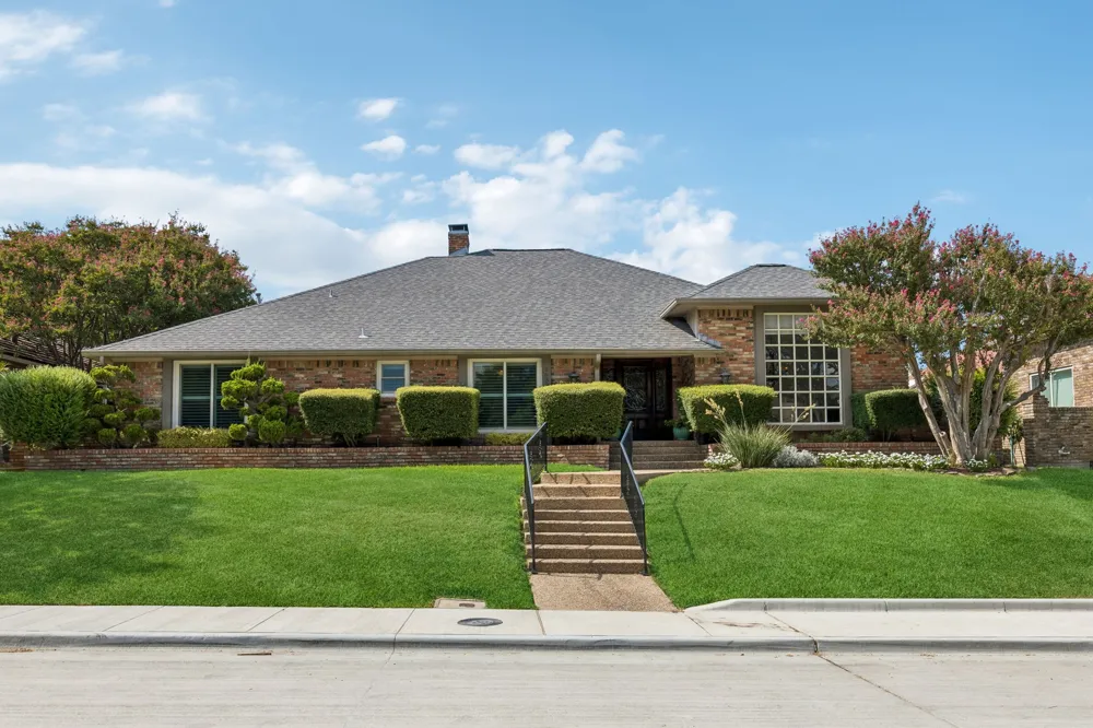 9639 Vista Oaks Drive Dallas, TX 75243