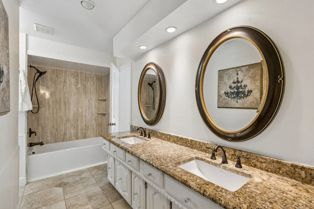 9639 Vista Oaks Drive Dallas, TX 75243
