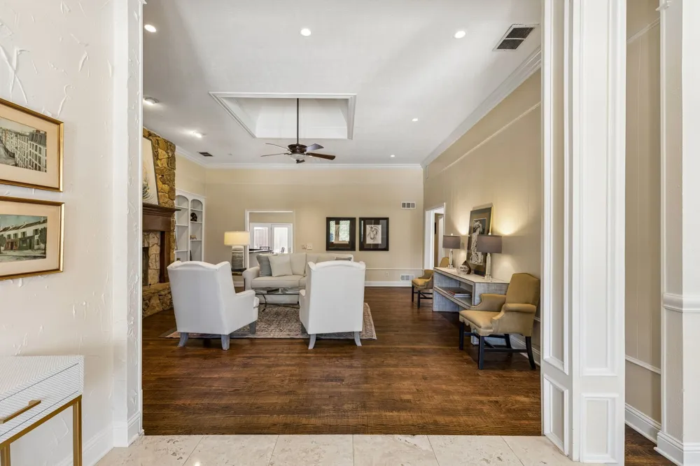 9639 Vista Oaks Drive Dallas, TX 75243