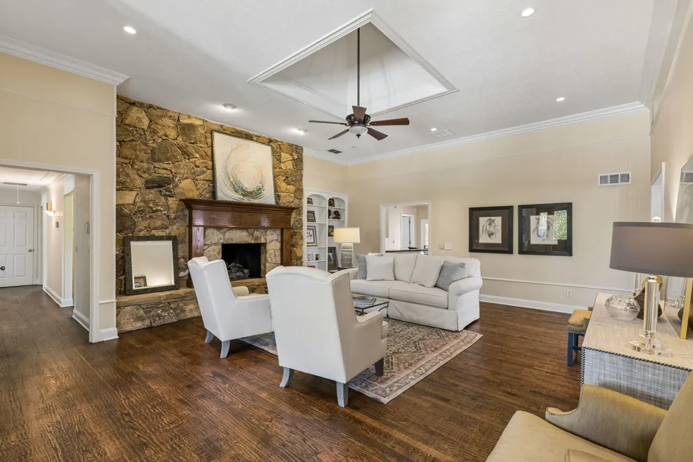 9639 Vista Oaks Drive Dallas, TX 75243