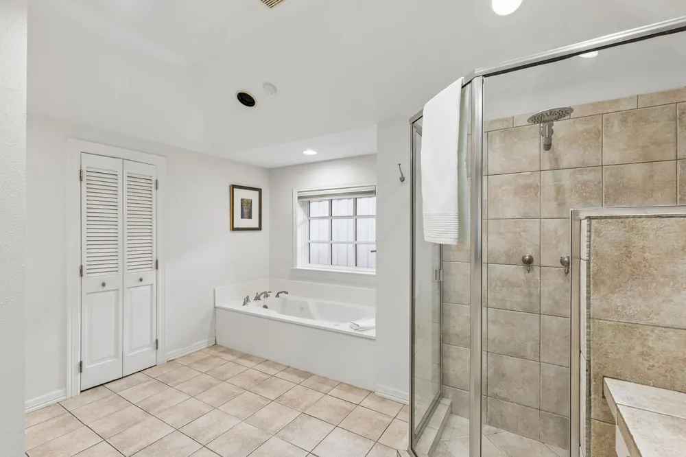9639 Vista Oaks Drive Dallas, TX 75243