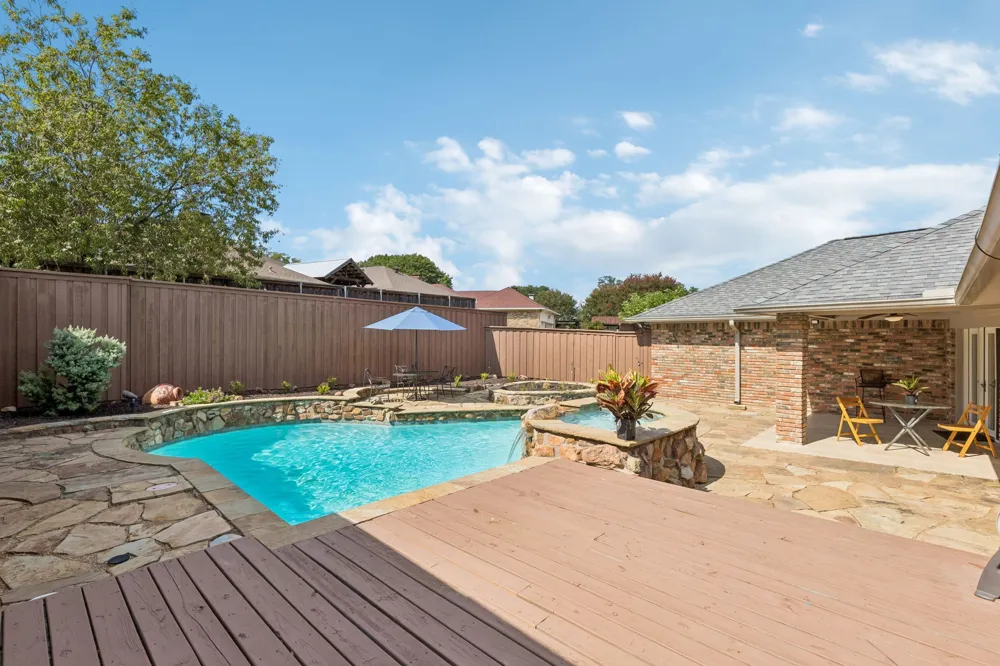 9639 Vista Oaks Drive Dallas, TX 75243