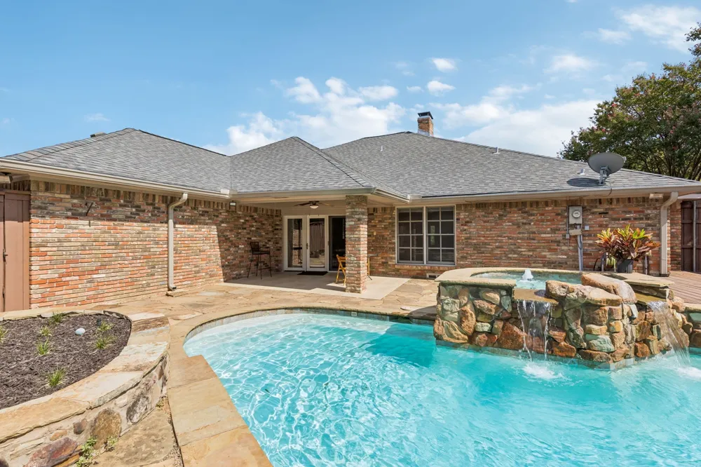 9639 Vista Oaks Drive Dallas, TX 75243