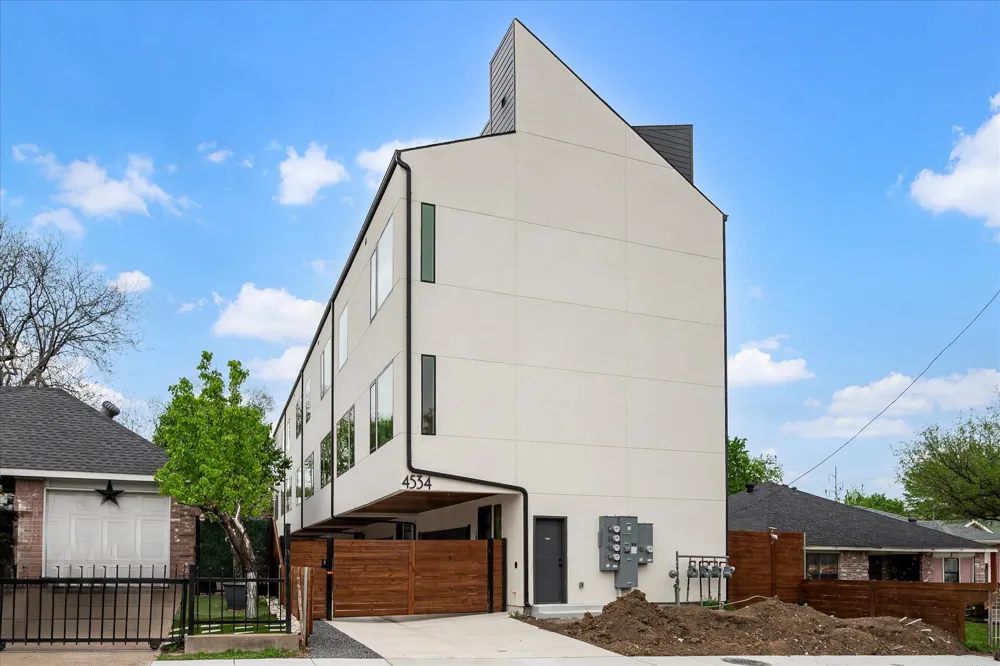 4534 Lake Avenue #103 Dallas, TX 75219