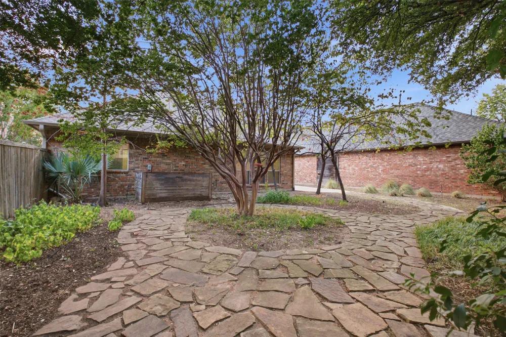 14616 Vintage Lane Addison, TX 75001