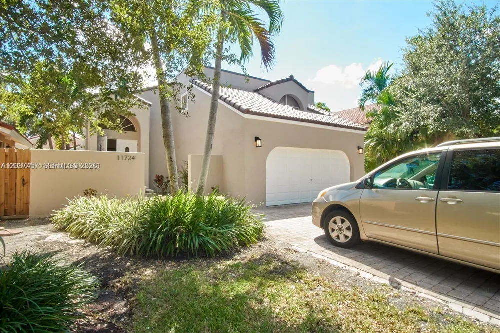 11724 SW 92nd Ln #11724 Miami, FL 33186