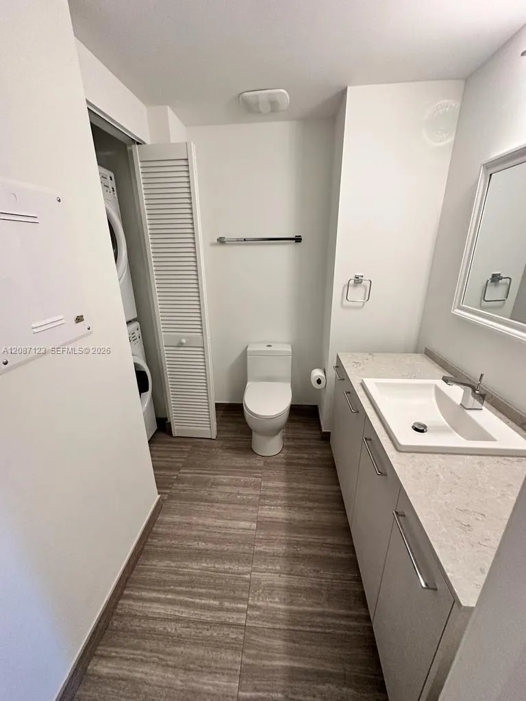 1010 Brickell Ave #4208 Miami, FL 33131