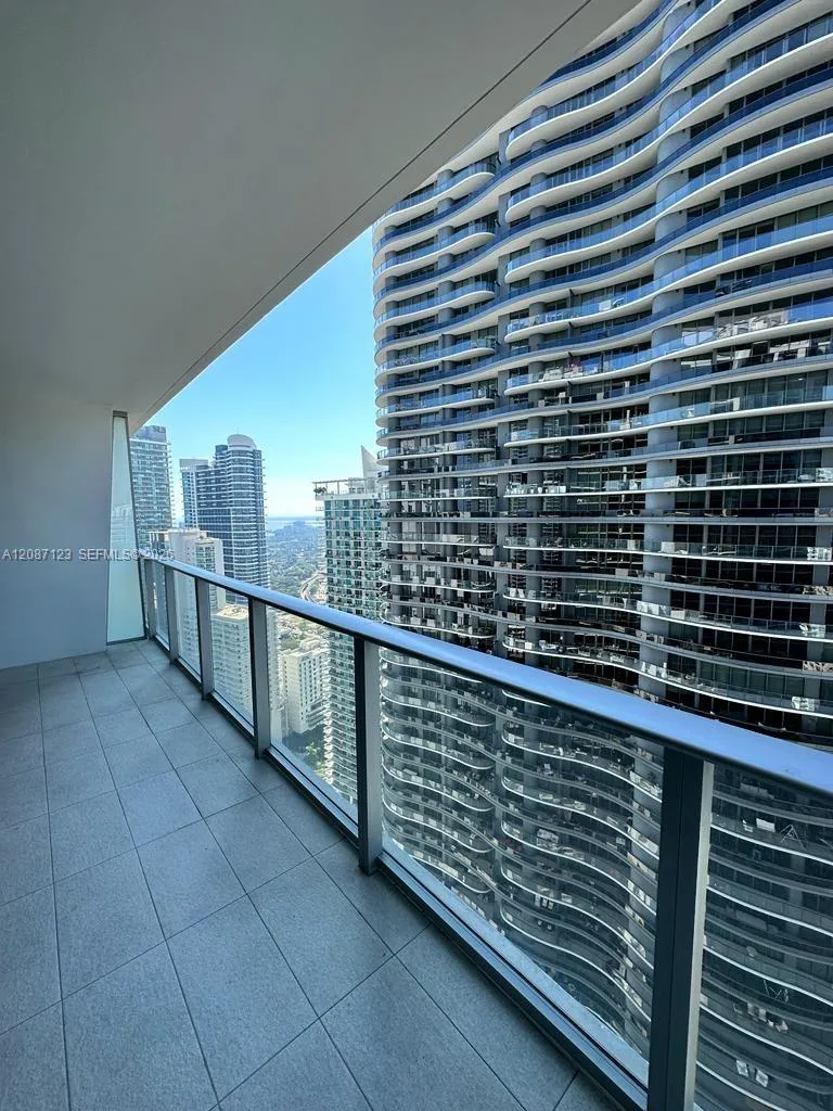 1010 Brickell Ave #4208 Miami, FL 33131