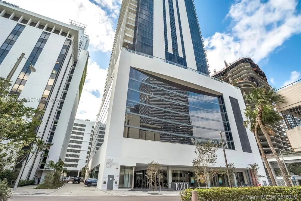 1010 Brickell Ave #4208 Miami, FL 33131
