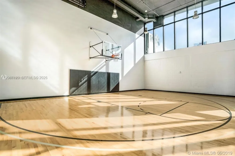 1010 Brickell Ave #4208 Miami, FL 33131