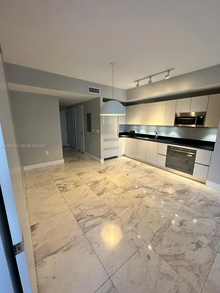 1010 Brickell Ave #4208 Miami, FL 33131