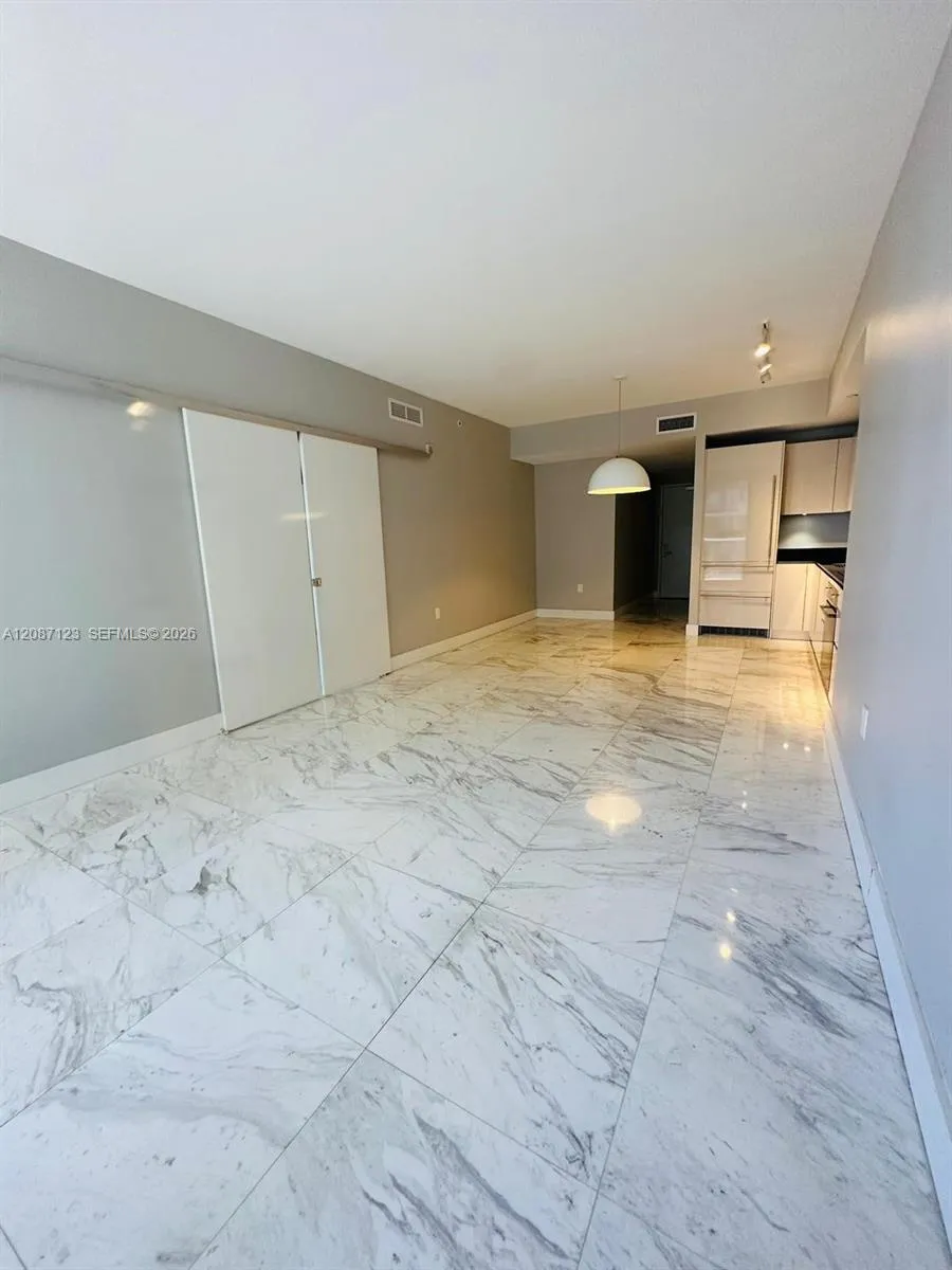 1010 Brickell Ave #4208 Miami, FL 33131
