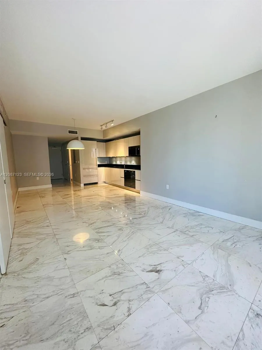 1010 Brickell Ave #4208 Miami, FL 33131