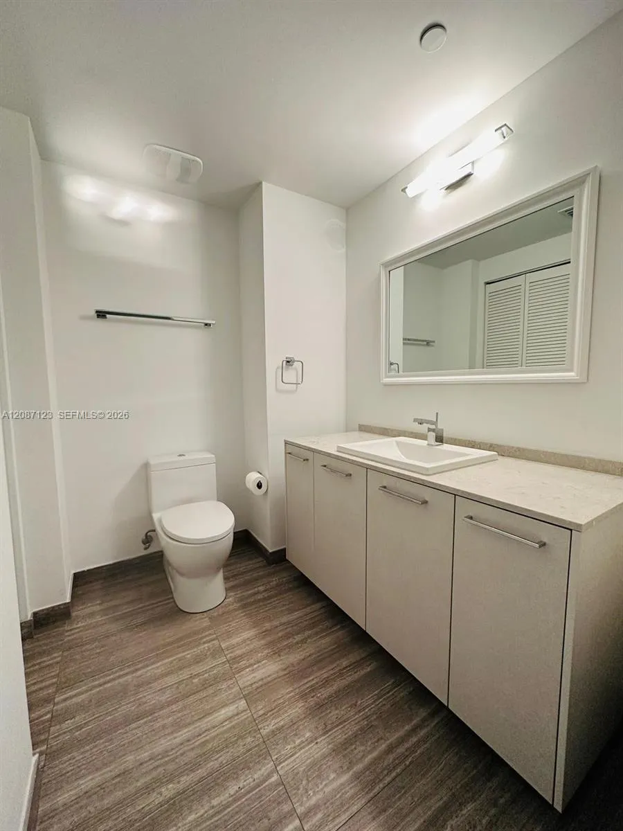 1010 Brickell Ave #4208 Miami, FL 33131