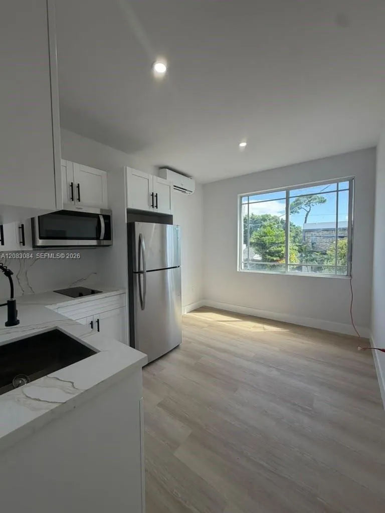 2425 SW 6th St #9 Miami, FL 33135