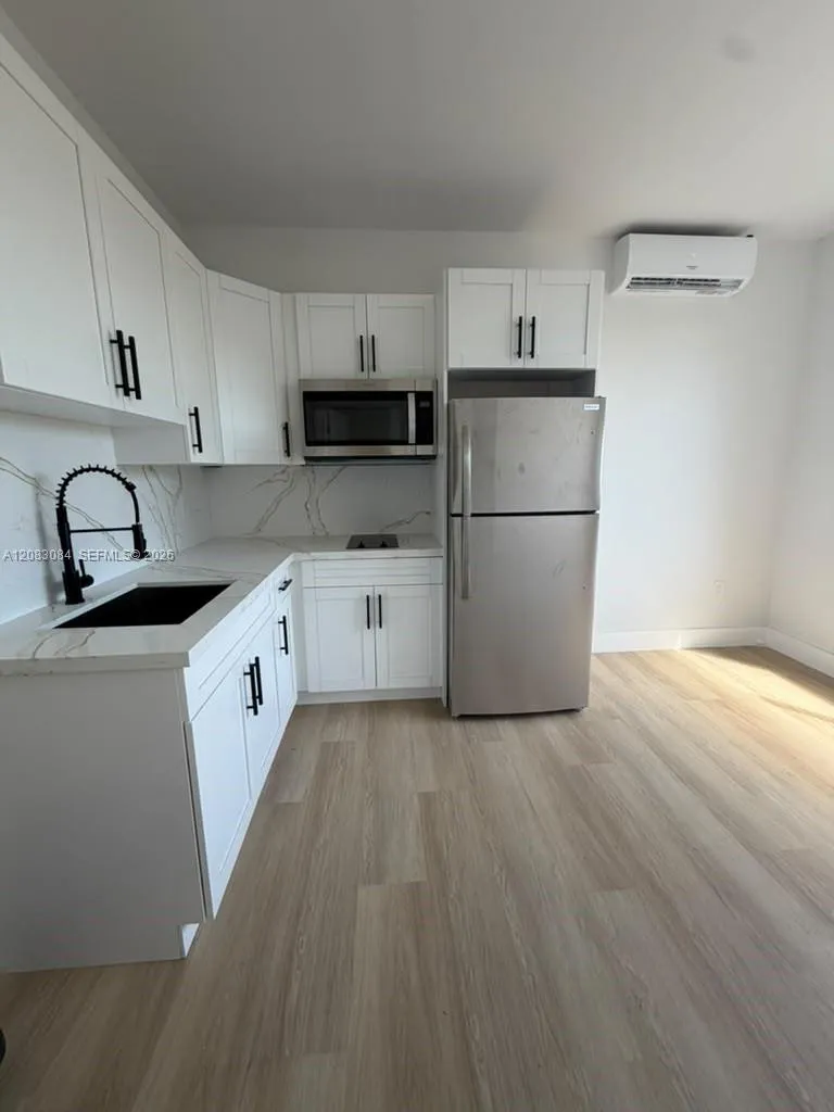 2425 SW 6th St #9 Miami, FL 33135
