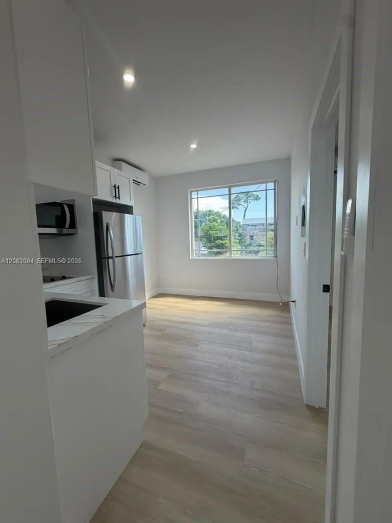 2425 SW 6th St #9 Miami, FL 33135