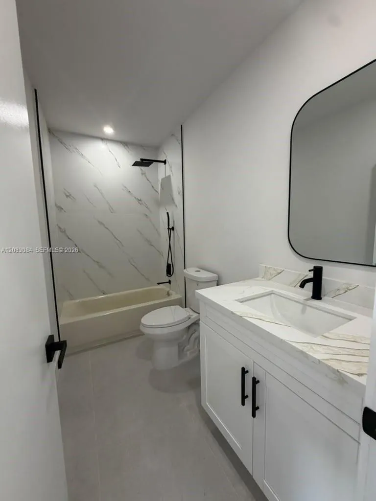 2425 SW 6th St #9 Miami, FL 33135