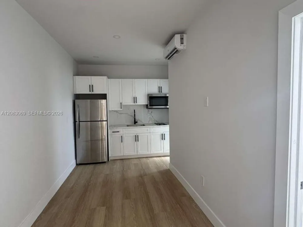 2425 SW 6th St #11 Miami, FL 33135