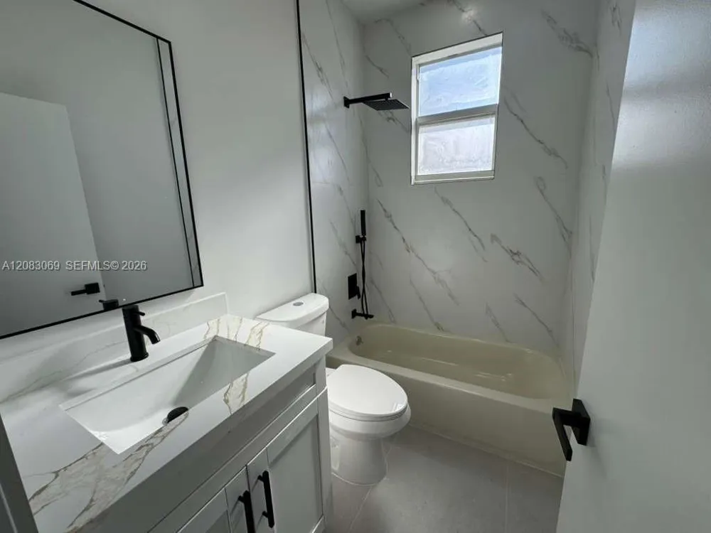 2425 SW 6th St #11 Miami, FL 33135