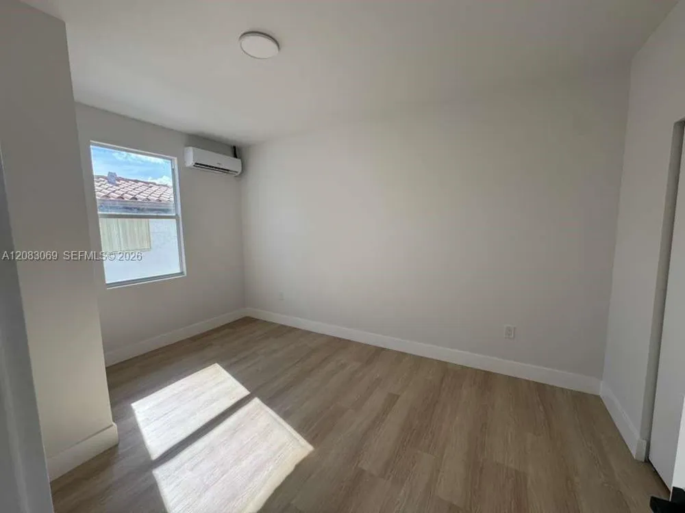 2425 SW 6th St #11 Miami, FL 33135