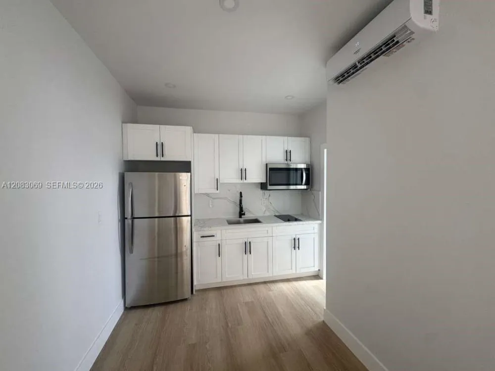 2425 SW 6th St #11 Miami, FL 33135