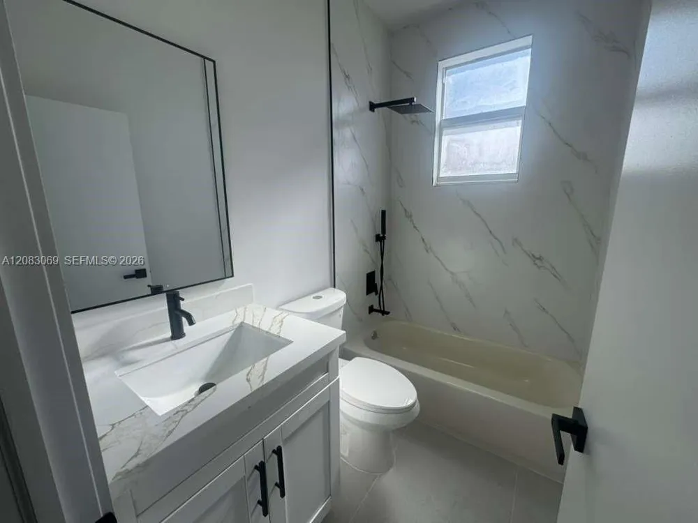 2425 SW 6th St #11 Miami, FL 33135