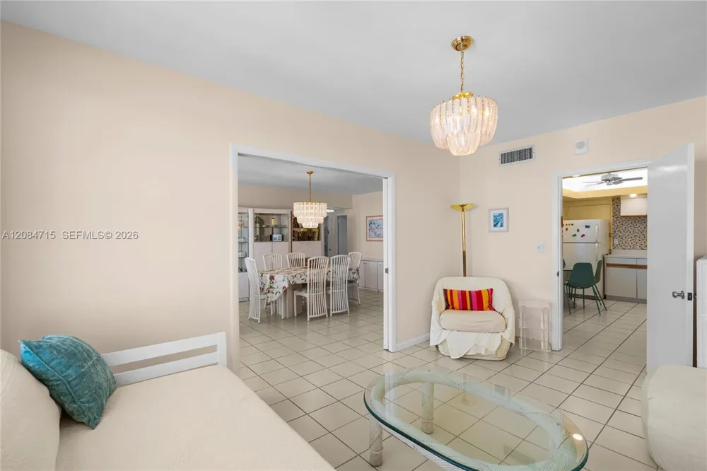 5001 Collins Ave #15G Miami Beach, FL 33140