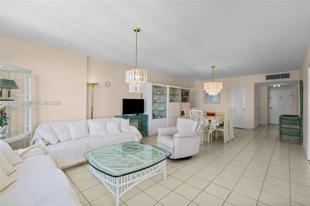 5001 Collins Ave #15G Miami Beach, FL 33140