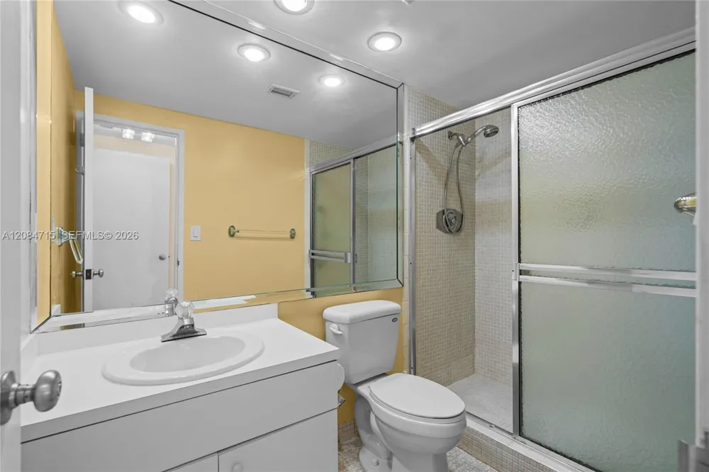 5001 Collins Ave #15G Miami Beach, FL 33140
