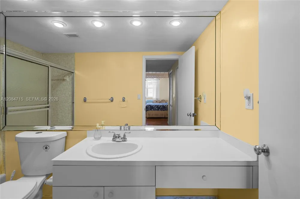 5001 Collins Ave #15G Miami Beach, FL 33140