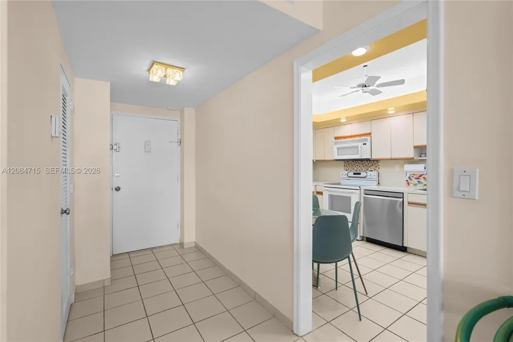5001 Collins Ave #15G Miami Beach, FL 33140