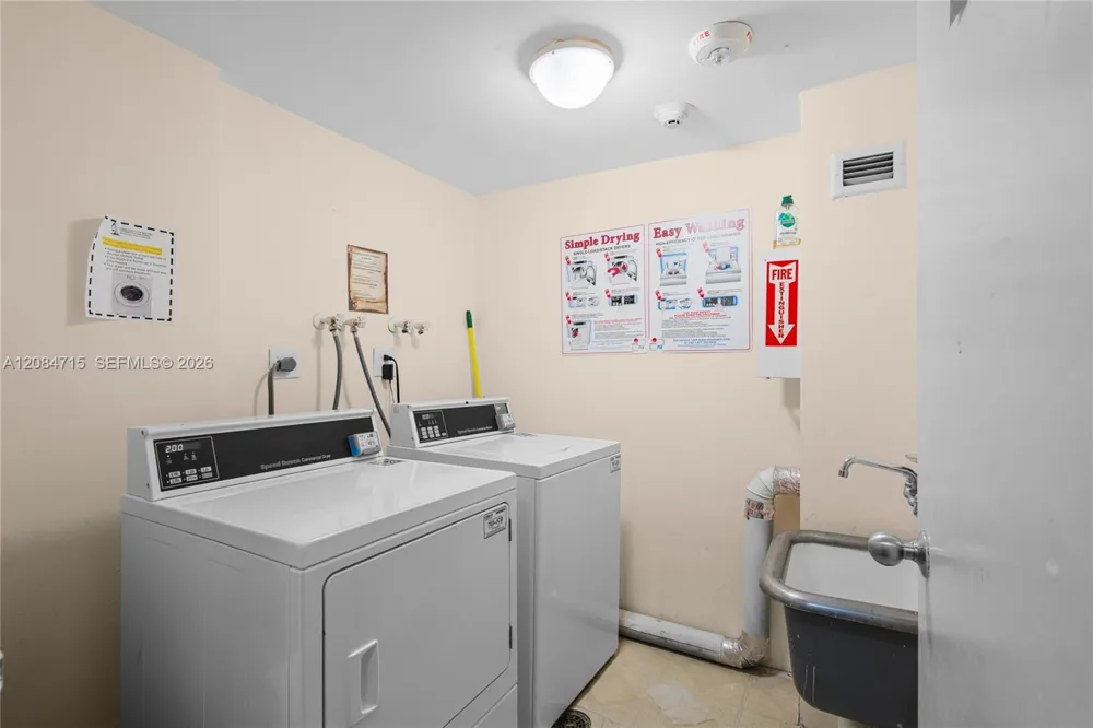 5001 Collins Ave #15G Miami Beach, FL 33140