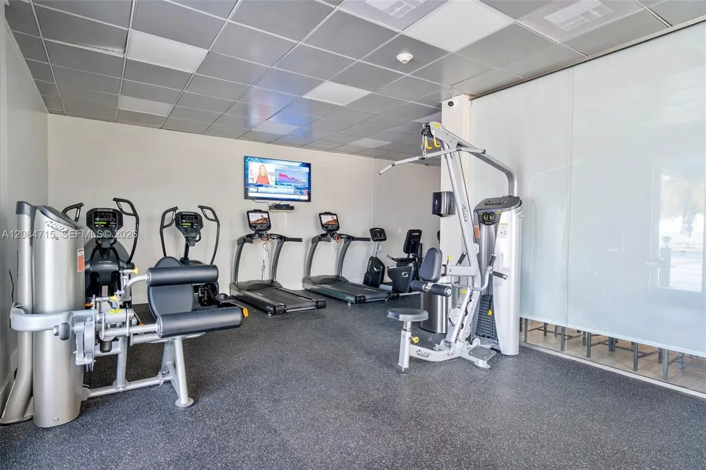 5001 Collins Ave #15G Miami Beach, FL 33140