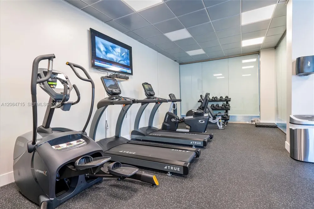 5001 Collins Ave #15G Miami Beach, FL 33140