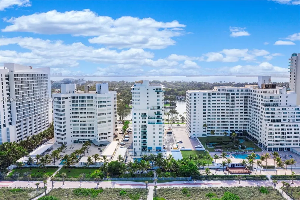 5001 Collins Ave #15G Miami Beach, FL 33140