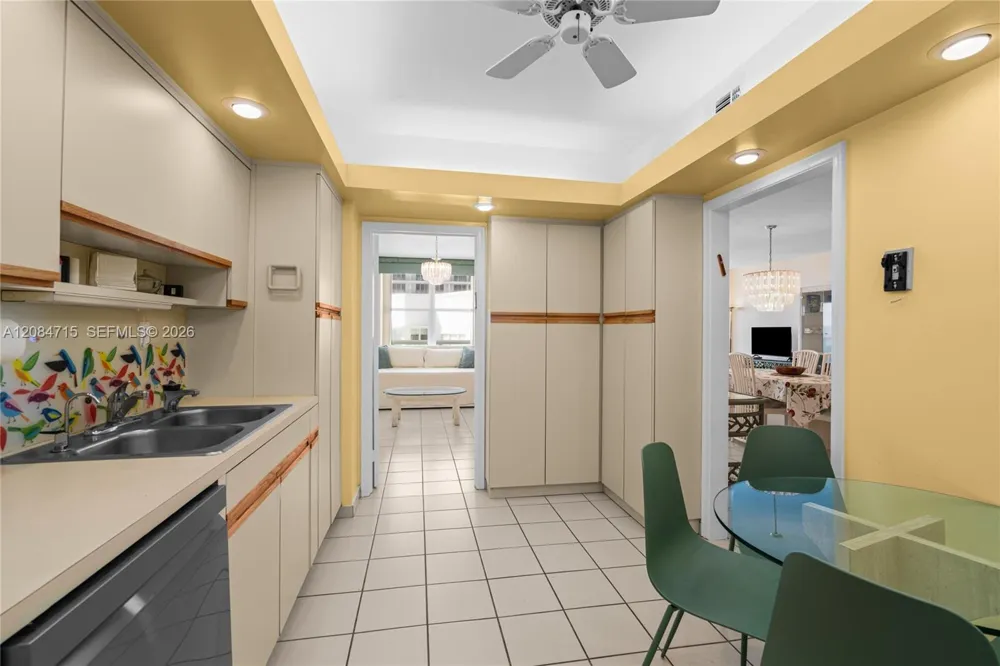 5001 Collins Ave #15G Miami Beach, FL 33140